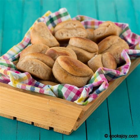 How much fat is in whole wheat parker house rolls - calories, carbs, nutrition