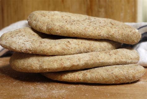 How much fat is in wholemeal pitta - calories, carbs, nutrition