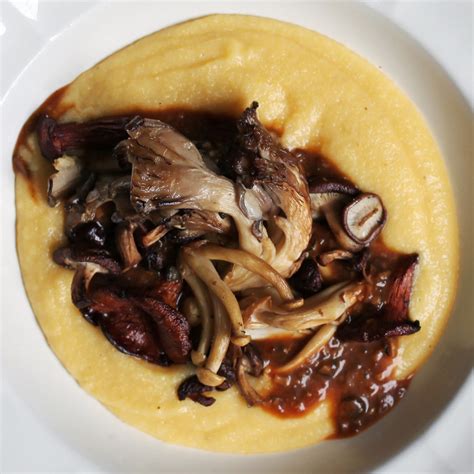 How much fat is in wild mushroom polenta - calories, carbs, nutrition