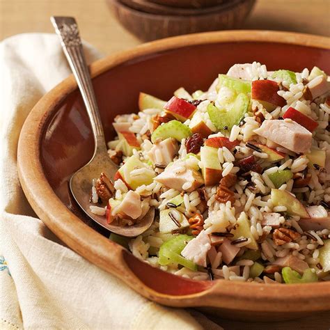 How much fat is in wild rice, turkey, pine nut salad - calories, carbs, nutrition