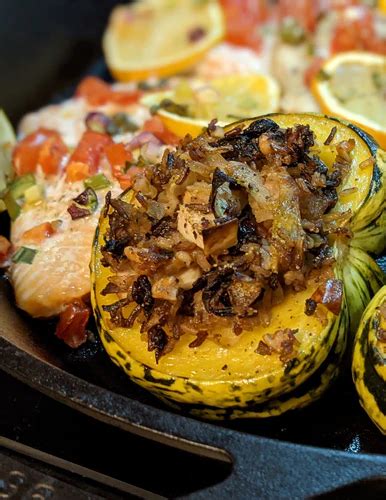 How much fat is in wild rice and mushroom stuffed pepper - calories, carbs, nutrition