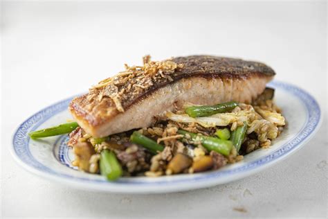 How much fat is in wok charred salmon with black bean sauce - calories, carbs, nutrition