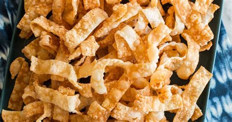 How much fat is in wonton strips fried 1 oz - calories, carbs, nutrition