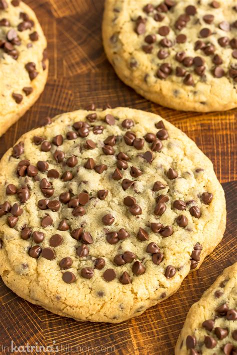 How much fat is in xl chocolate chip cookie - calories, carbs, nutrition