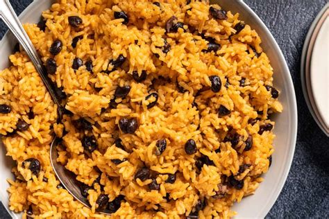 How much fat is in yellow rice w/black beans - calories, carbs, nutrition