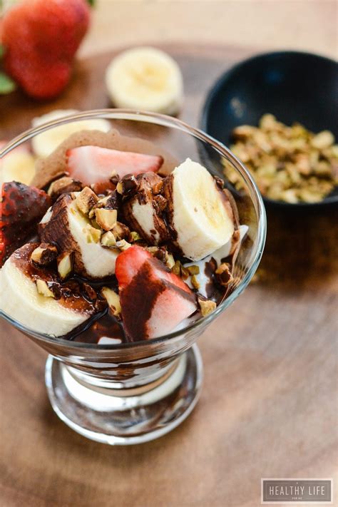 How much fat is in yogurt parfait 9 oz roast banana peanut greek vanilla - calories, carbs, nutrition