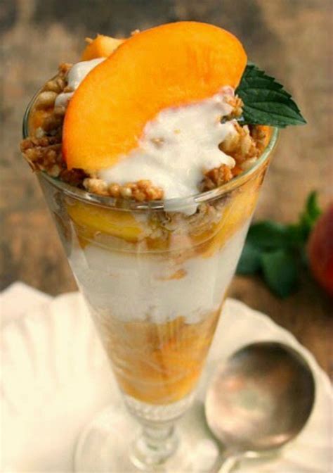 How much fat is in yogurt parfait with peaches and granola, small - calories, carbs, nutrition