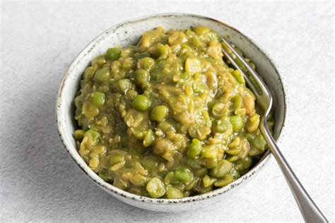 Authentic British Mushy Peas Recipe: Traditional English Side Dish