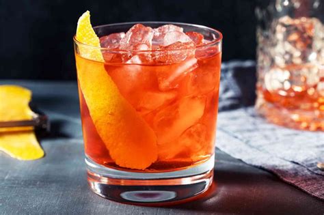 How to Make a White Negroni: A Refreshing Twist on a Classic Cocktail