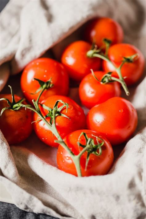 What are some easy recipes I can make with Campari tomatoes?