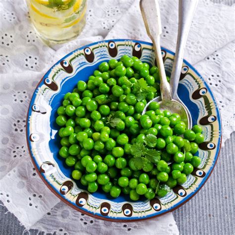 What are some easy recipes for cooking peas?
