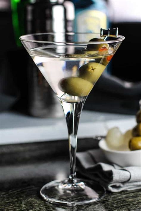 What is the recipe for a classic Martini?