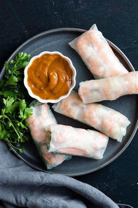 What kind of dipping sauce goes well with fresh spring rolls?