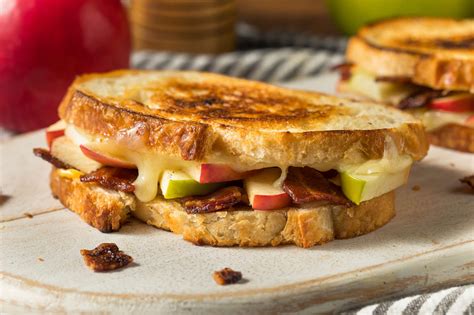 Apple Bacon Cheddar Panini - calories, carbs, nutrition