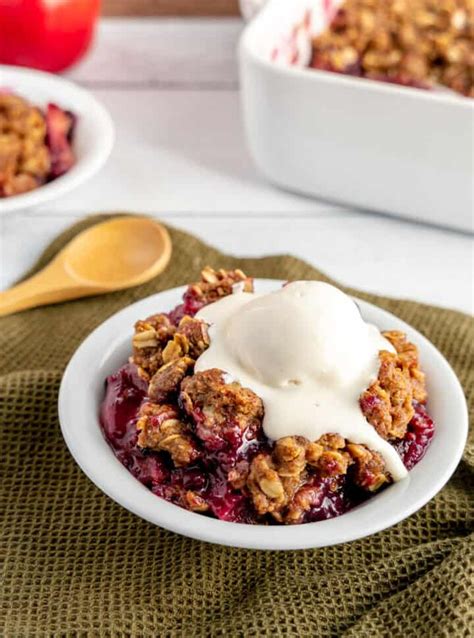 Apple Berry Crunch Oatmeal - calories, carbs, nutrition