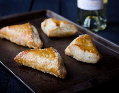 Apple Cheddar Turnover - calories, carbs, nutrition