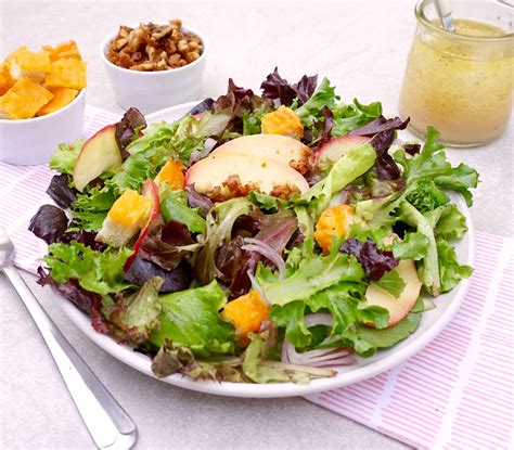 Apple Cheddar & Walnut Salad - calories, carbs, nutrition