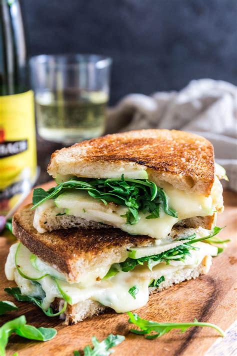 Apple, Cheese and Arugula Panini - calories, carbs, nutrition