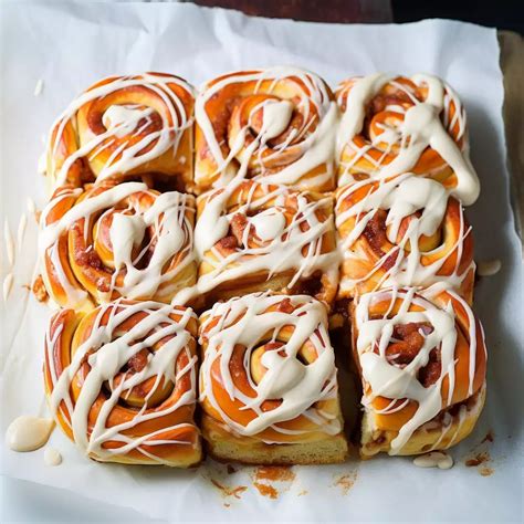 Apple Cinnamon Rolls - calories, carbs, nutrition