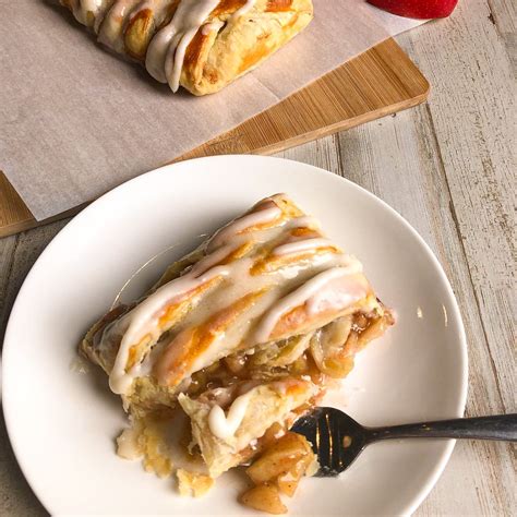 Apple & Cinnamon Strudel served with Custard - calories, carbs, nutrition