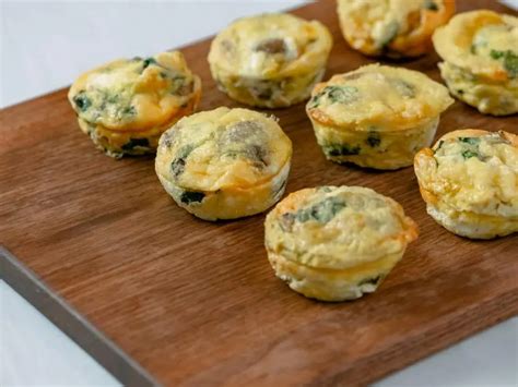 Apple Qunioa Bread, Mushroom and Swiss Mini Crustless Quiches, Pineapple (600HS) - calories, carbs, nutrition