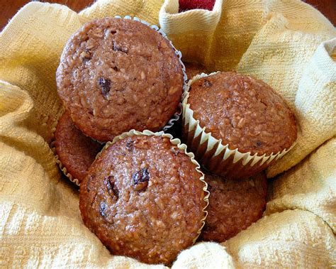 Apple Raisin Muffin - calories, carbs, nutrition