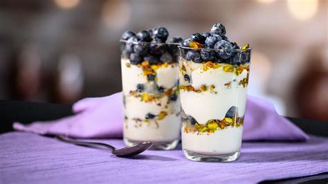 Apricot, Pistachio and Greek Yogurt Parfait with Agave - calories, carbs, nutrition