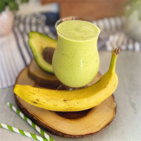 Avocado Banana Smoothie - calories, carbs, nutrition