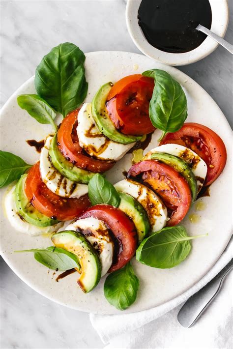 Avocado Caprese Side Salad - calories, carbs, nutrition