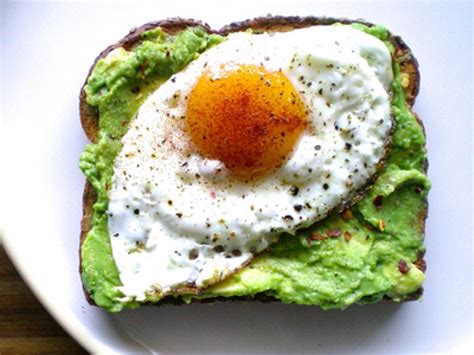 Avocado Toast with an Egg - calories, carbs, nutrition