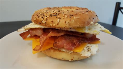 Bagel with Egg & Bacon - calories, carbs, nutrition