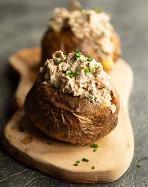 Baked Jacket Potato with Tuna - calories, carbs, nutrition