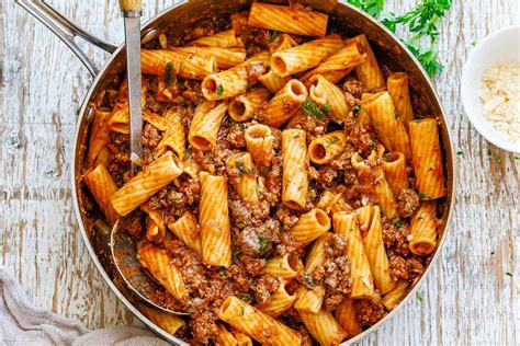 Baked Potato with Minced Beef and Tomato Ragu - calories, carbs, nutrition