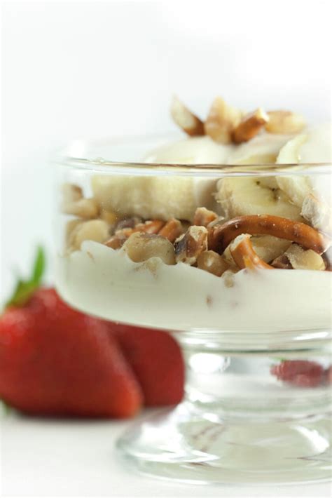 Banana Crunch Parfait with Peanuts (15079.10) - calories, carbs, nutrition