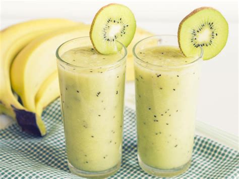 Banana Kiwi Frozen Yogurt Smoothie - calories, carbs, nutrition