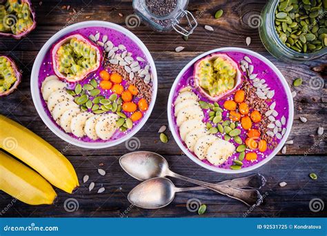 Banana, Passionfruit & Chia Smoothie Bowl - calories, carbs, nutrition