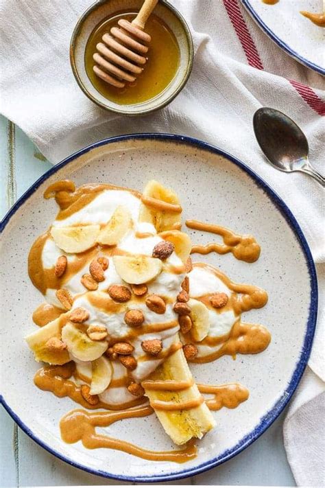 Banana Splits with Peanuts - calories, carbs, nutrition