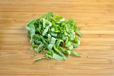 Basil Chiffonade - calories, carbs, nutrition