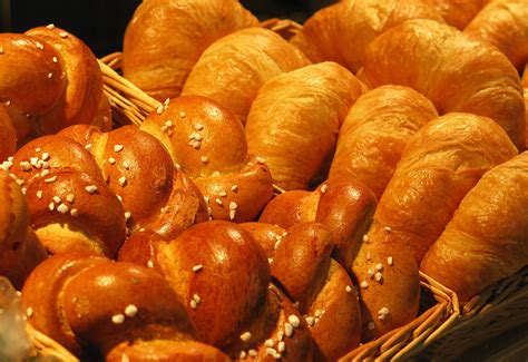 Bavarian Breakfast Croissant - calories, carbs, nutrition