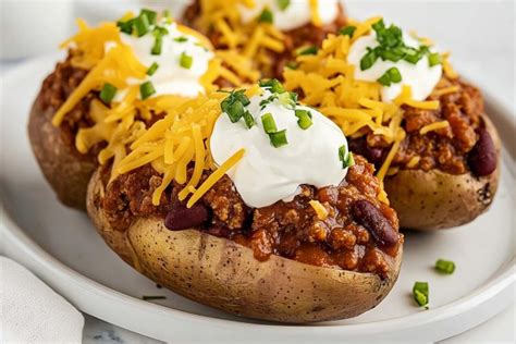 Beef Chili Baked Potato - calories, carbs, nutrition