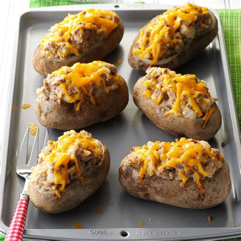 Beef Chili Baked Stuffed Potato (1) - calories, carbs, nutrition