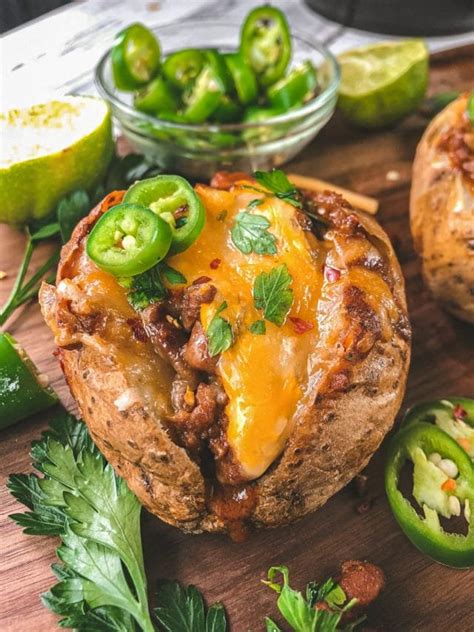 Beef Chili Baked Stuffed Potato Plate - calories, carbs, nutrition