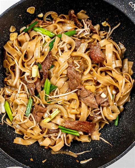 Beef Chow Fun with Fettuccine - calories, carbs, nutrition