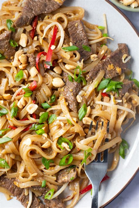 Beef Pad Thai - calories, carbs, nutrition