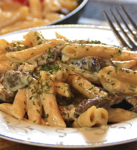 Beef Pepper Steak with Penne Pasta LARGE - calories, carbs, nutrition