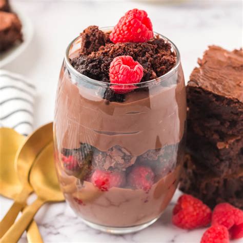 Berry Brownie Parfait (9oz) - calories, carbs, nutrition