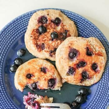 Berry Yogurt Multigrain Pancakes - calories, carbs, nutrition