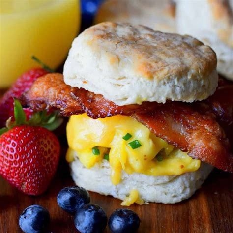 Biscuit with Bacon & Scrambled Egg Whites - calories, carbs, nutrition