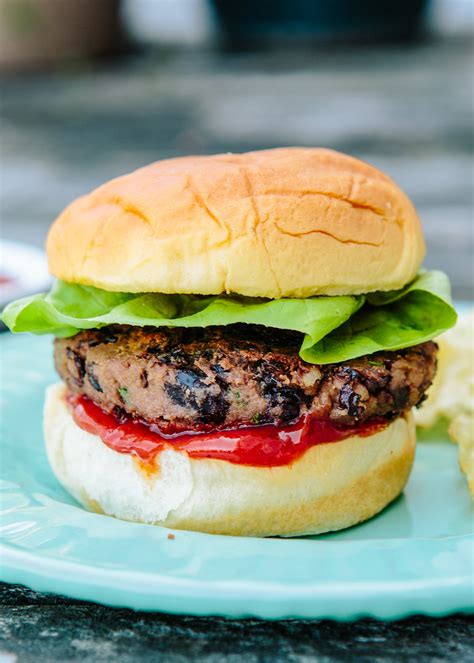 Black Bean Burger with Chipotle Ketchup - calories, carbs, nutrition