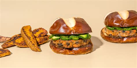 Black Bean Burger with Mango Chutney - calories, carbs, nutrition